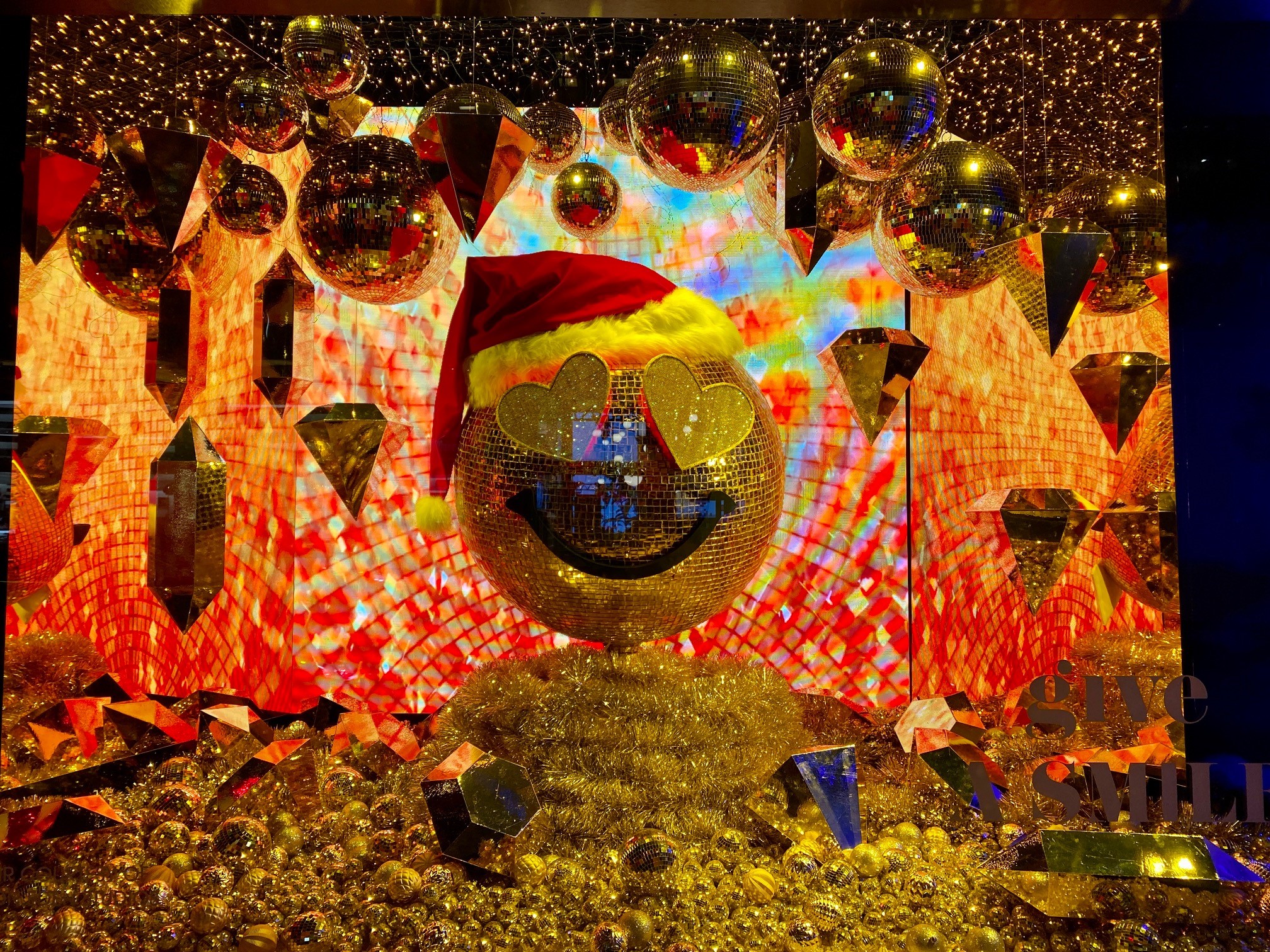 The holiday windows at Bloomingdale’s turn and sparkle with colors and glitter |